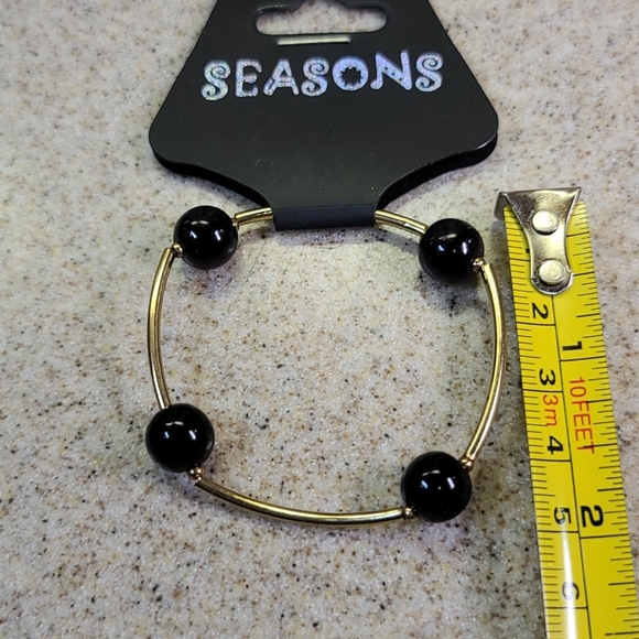 Gold tone /Black Bead stretch Bracelet. Small - Picture 3 of 5